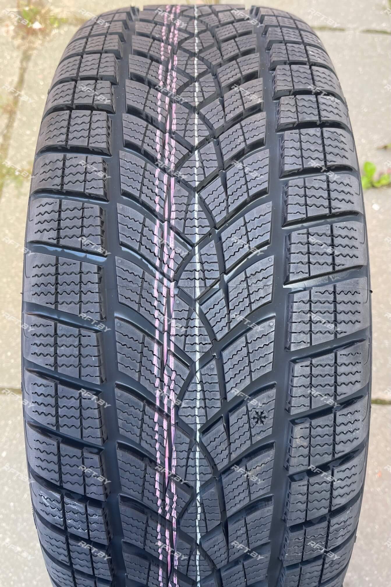 Goodyear Ultra Grip Performance SUV Gen-1 235/50R19 99V