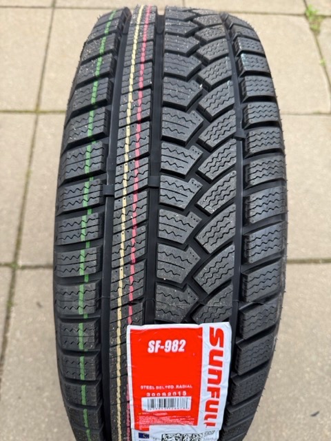 Sunfull SF-982 245/40R18 97H