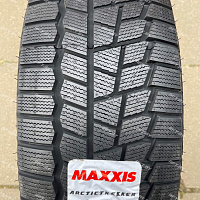 Maxxis SP02 Arctic Trekker 235/50R17 100T