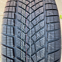 Goodyear UltraGrip Ice SUV 215/60R17 96T